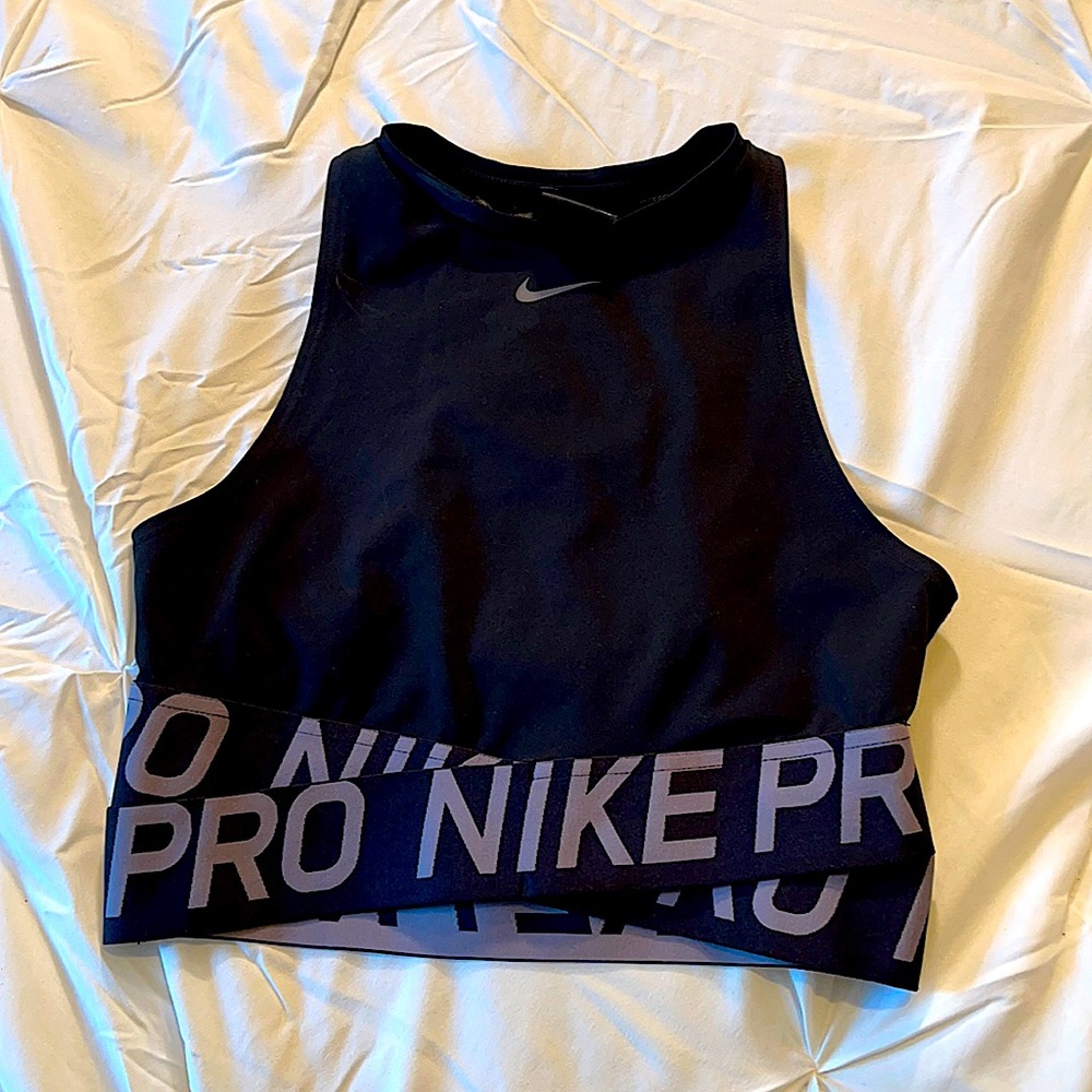 Women’s Nike pro dry fit crop top- size Small
